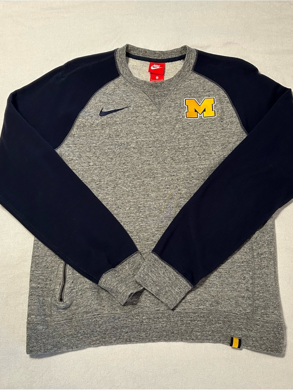 Nike Men’s Michigan Wolverines Embroidered Sweatshirt size small